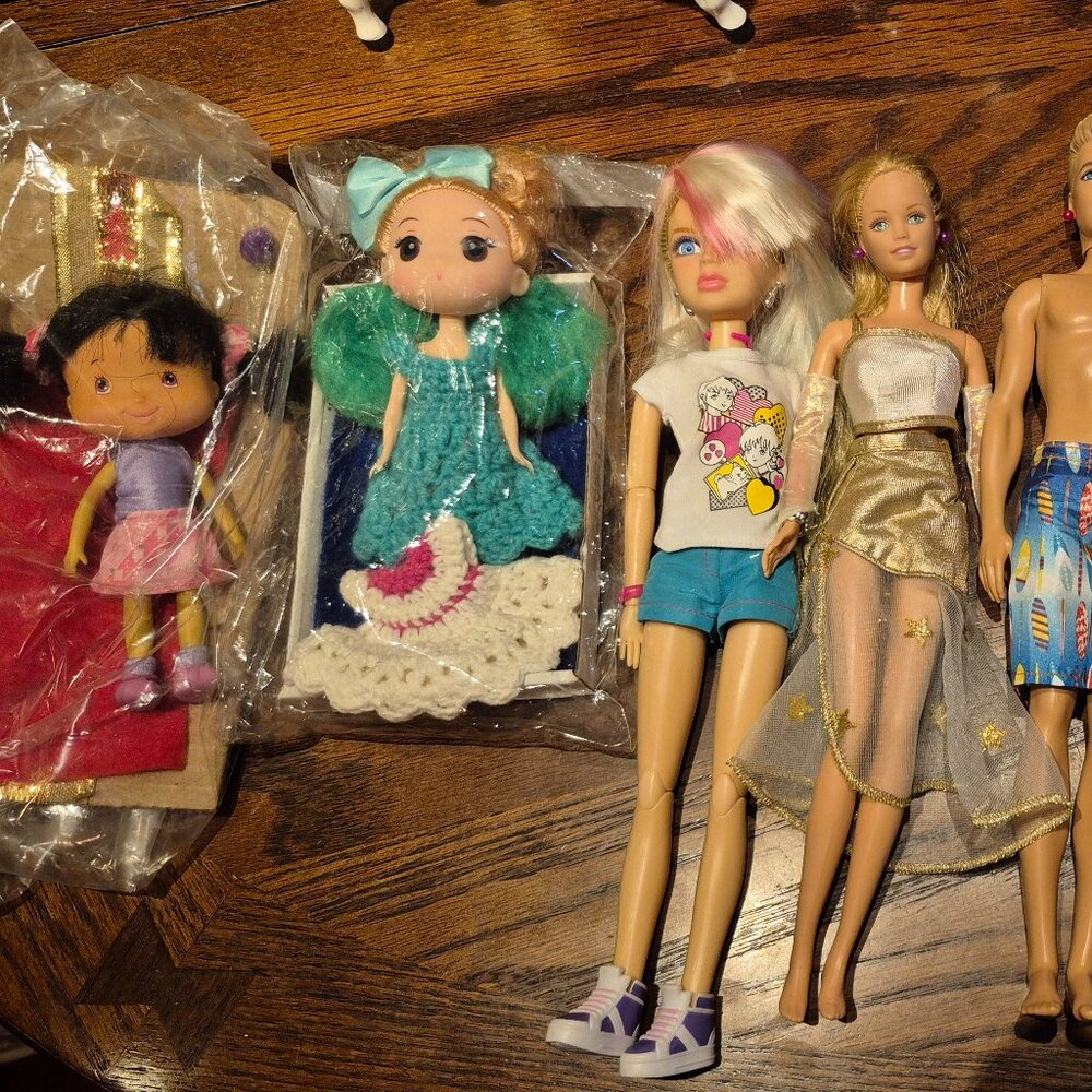 Dolls - Picture 2 of 2